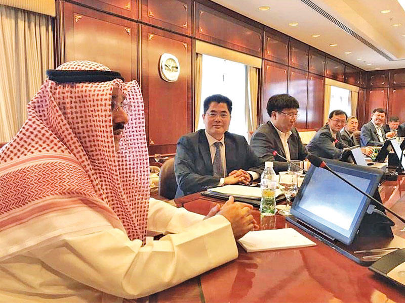 حيات خلال مباحثاته مع الوفد الصيني الزائر للبلادn