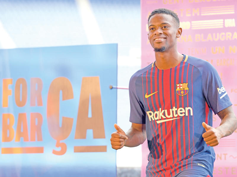  نجم كرة القدم نيلسون سيميدو