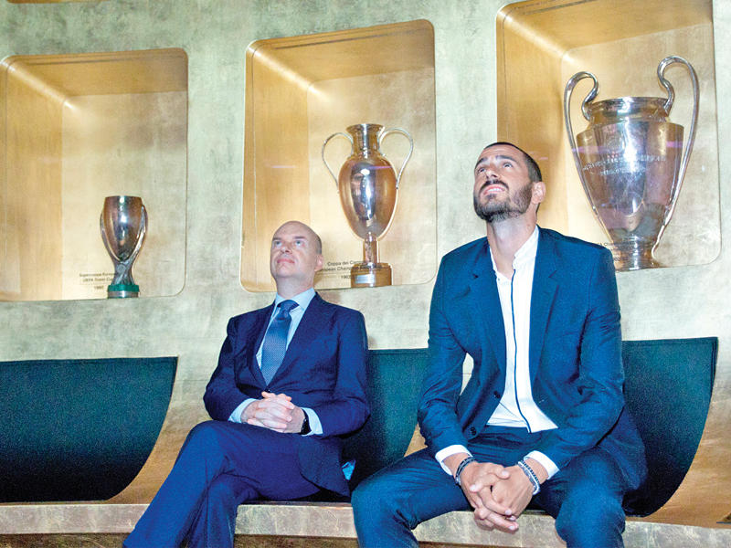 بونوتشي خلال وجوده في نادي ميلان