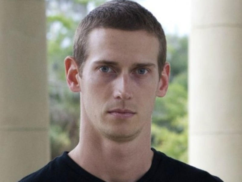 لممثل الأميركي البديل، جون بيرنيكر