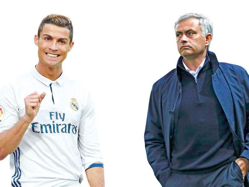 البرتغالي جوزيه مورينيو مدرب نادي مانشستر يونايتد لكرة القدم و كريستيانو رونالدو