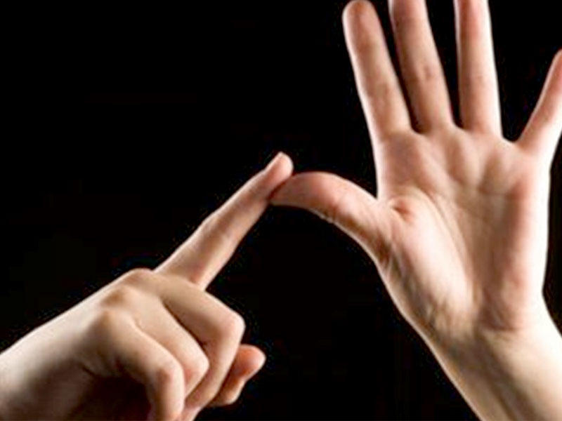 لغة الإشارة 