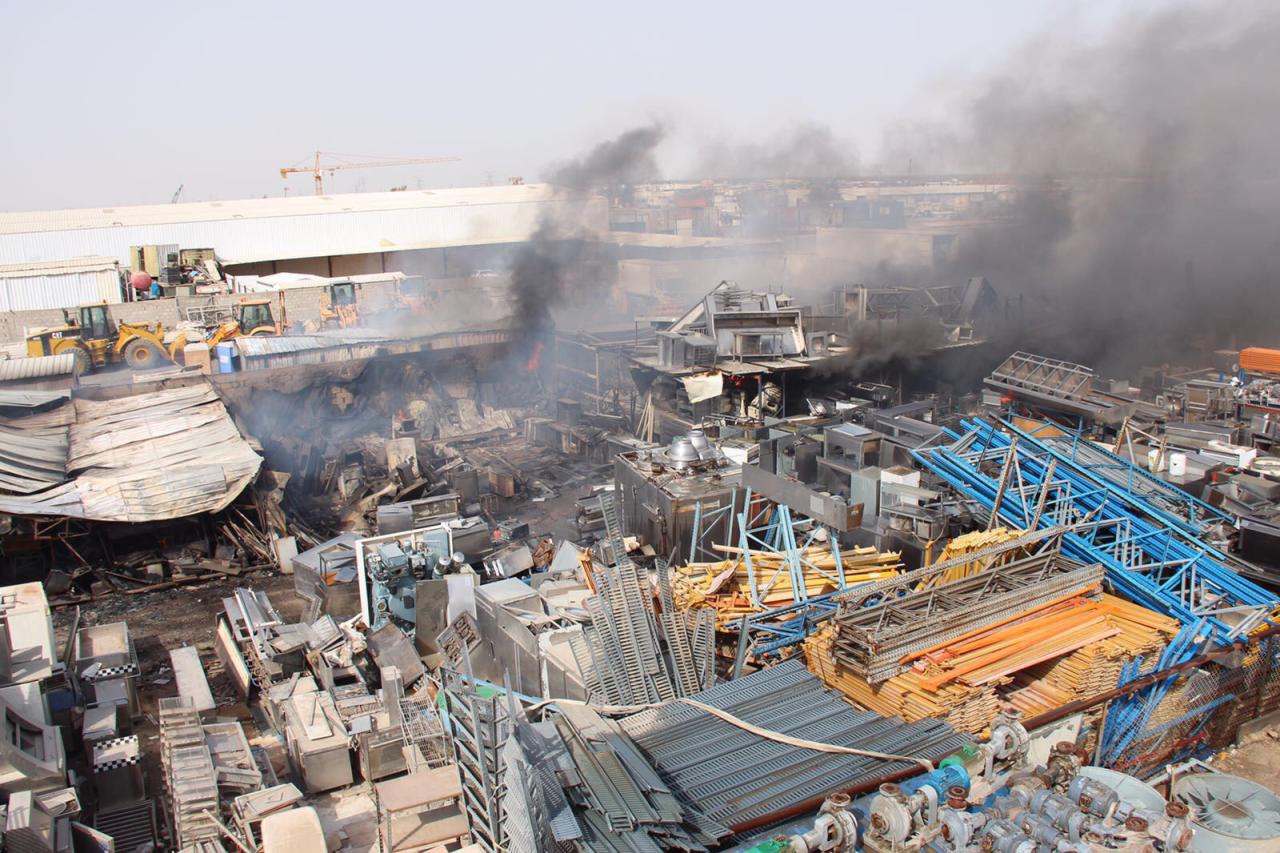 الدخان ينبعث من حريق أمغرة