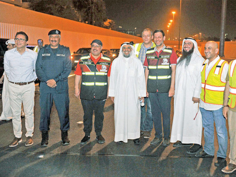 المطوع والشويع خلال افتتاح النفقين ليل أمس 