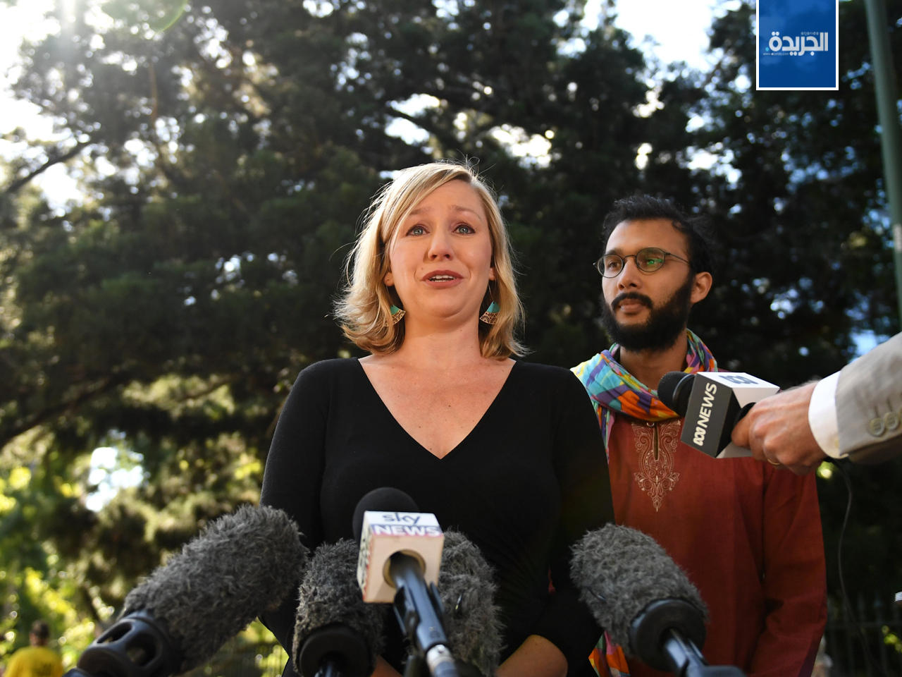 لاريسا واترز تتحدث لوسائل الإعلام