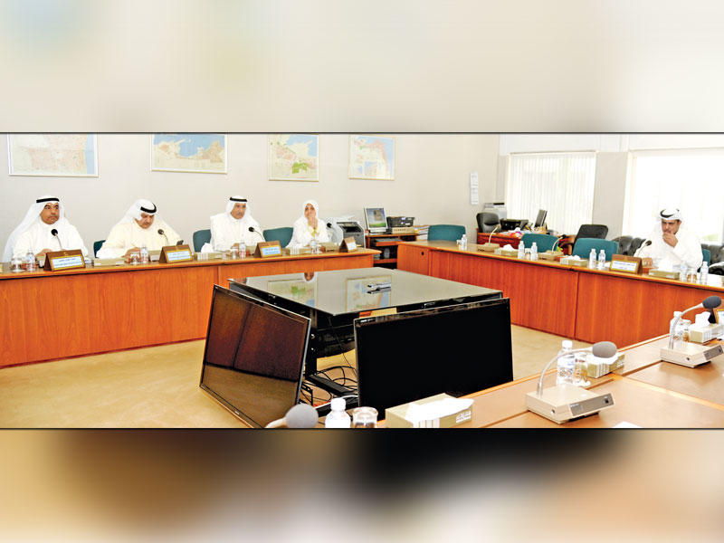 اجتماع لجنة محاور الاستجواب أمس (تصوير عبدالله الخلف)