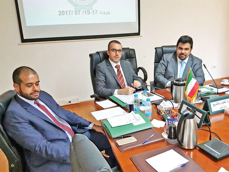 الوفد الكويتي المشارك في ندوة المركز العربي للبحوث القانونية والقضائية