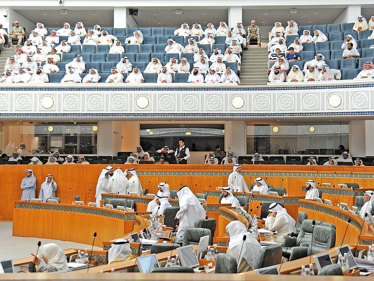 الجلسة التي اقر فيها المجلس قانون معاشات العسكريين