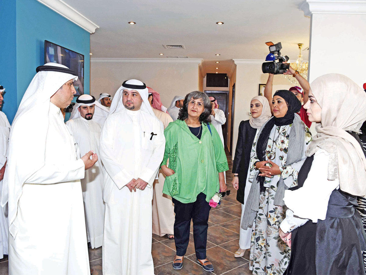 العزب خلال افتتاح المركز  اليوم 