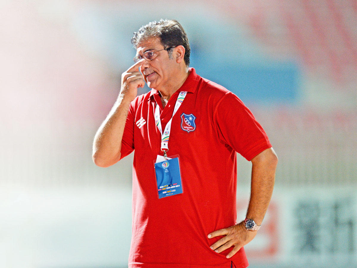 المدير الفني لفريق العربي لكرة القدم، محمد إبراهيم