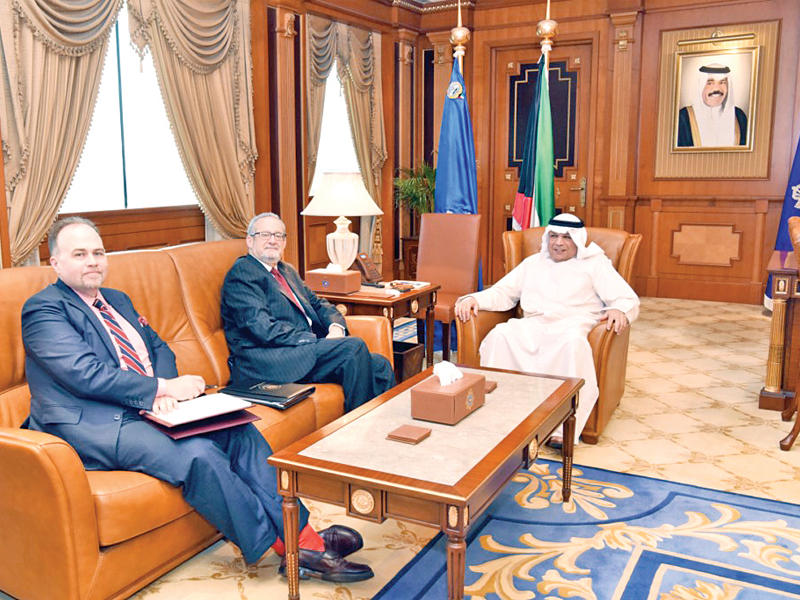 الجراح مستقبلاً السفير الأميركي أمس