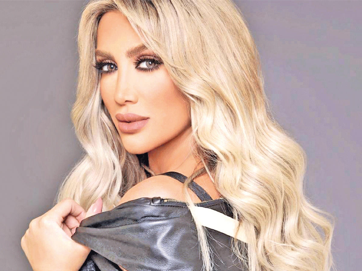  الفنانة اللبنانية مايا دياب