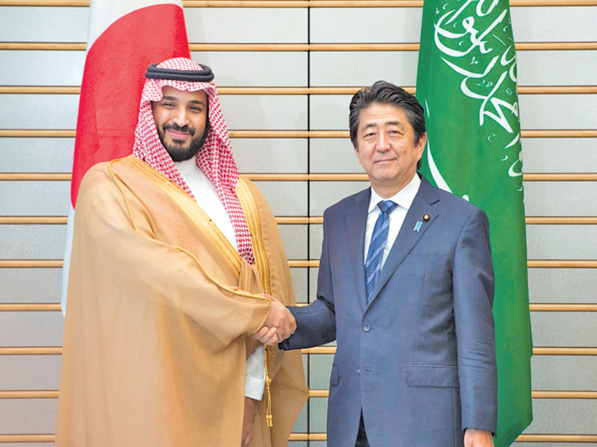 رئيس الحكومة اليابانية ملتقياً ولي العهد السعوديn