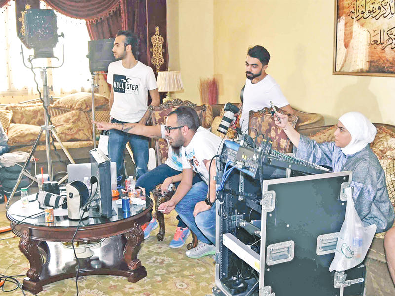 المخرج علي العلي أثناء التصوير 