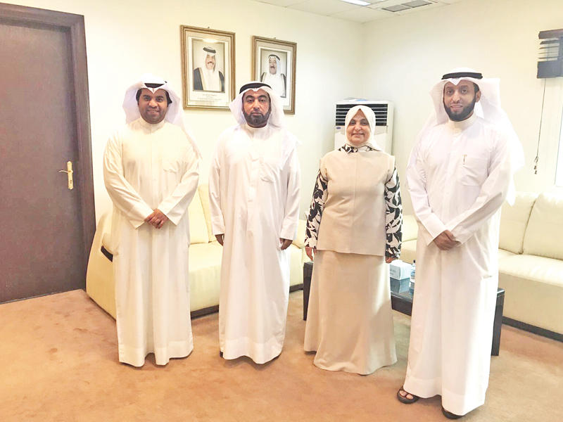 الصبيح تتوسط وفد «المعلمين