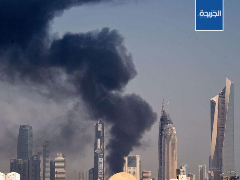 صورة للحريق من على بعد (بعدسة - عبدالمجيد الشطي)