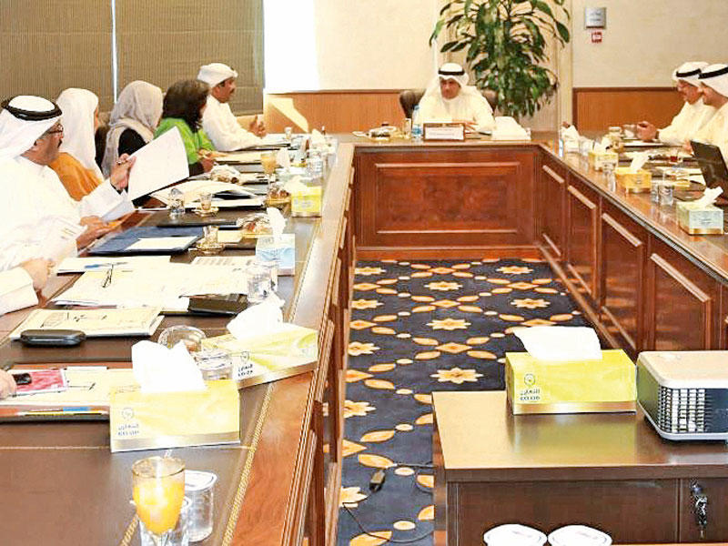 العزب خلال لقائه قطاع التطوير الإداريn