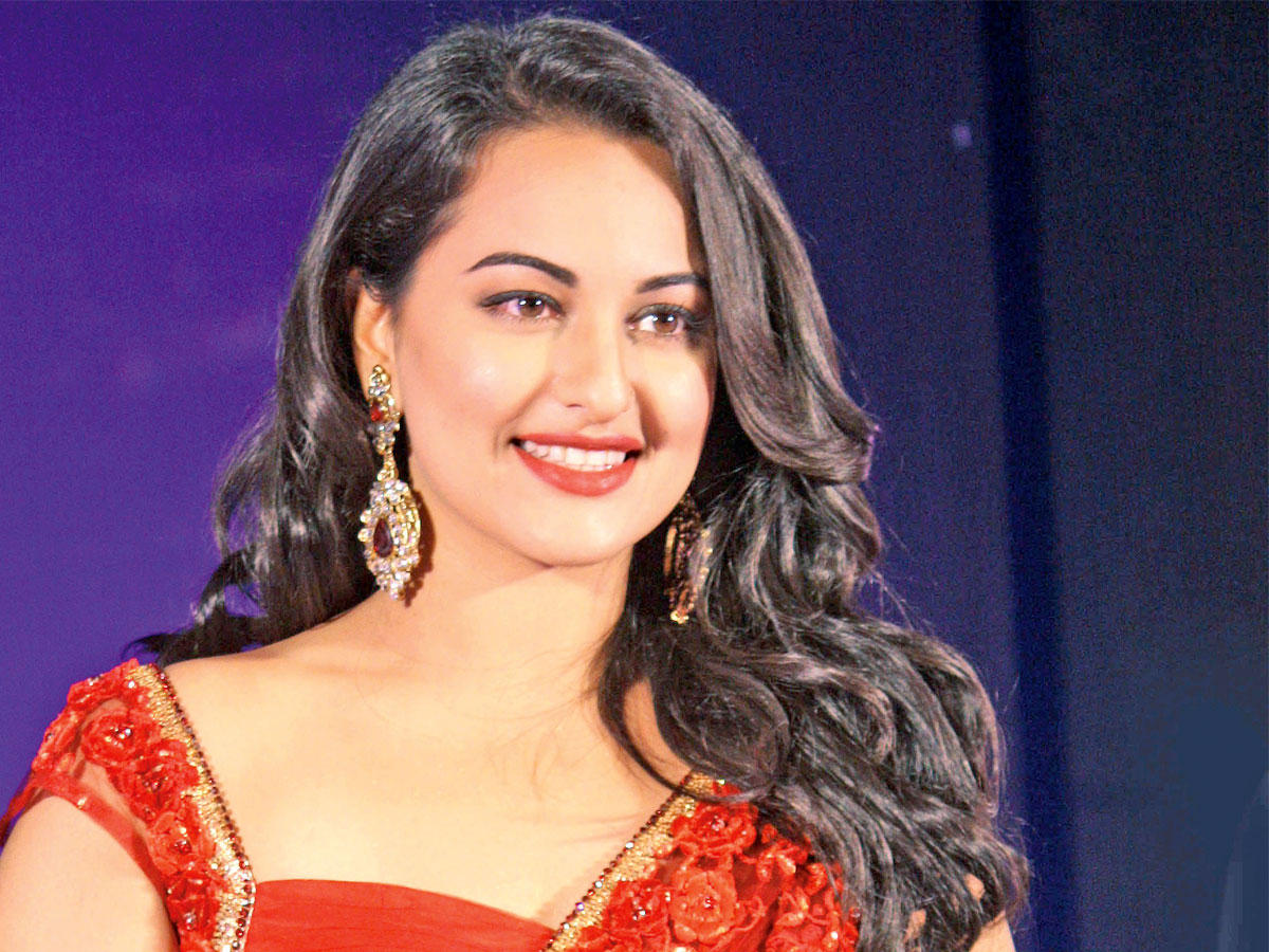 الممثلة الهندية سوناكشي سينها