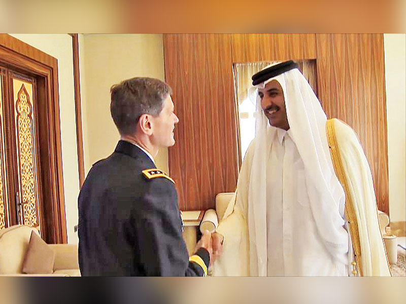 أمير قطر مستقبلاً الجنرال فوتيل 