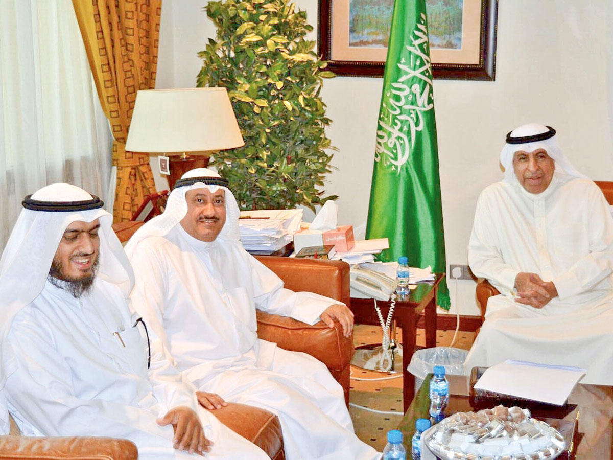 وفد «الأوقاف» خلال لقاء الفايز 