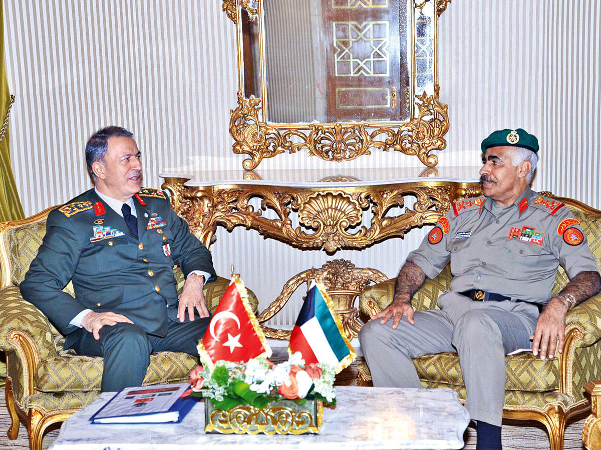 الخضر مستقبلا رئيس الأركان التركي