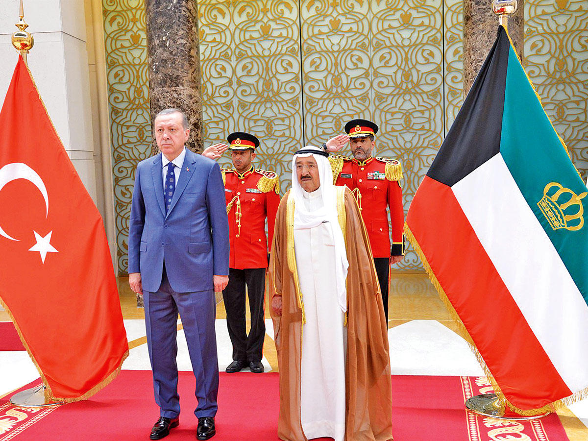 صاحب السمو مودعا الرئيس التركي أمس