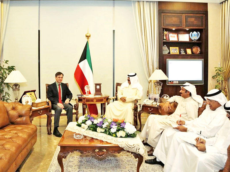 الجارالله أثناء لقائه سفير النمسا 