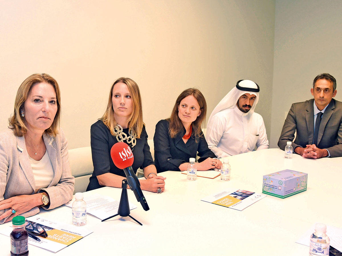 المصري والمطيري وسيدار وفونان ودوغل أثناء المؤتمر