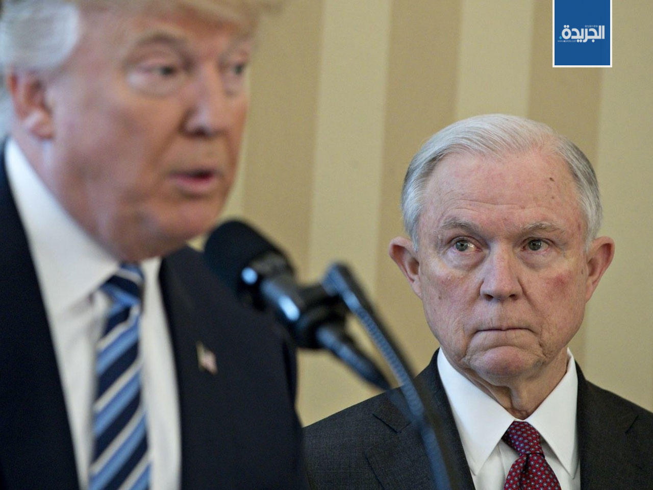 صورة أرشيفية تجمع الرئيس الأميركي دونالد ترامب بوزير العدل جيف شيسنز