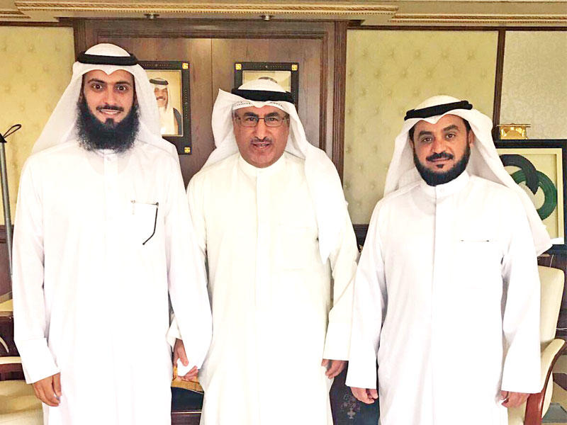 الفارس متوسطاً الحويلة والعازميn