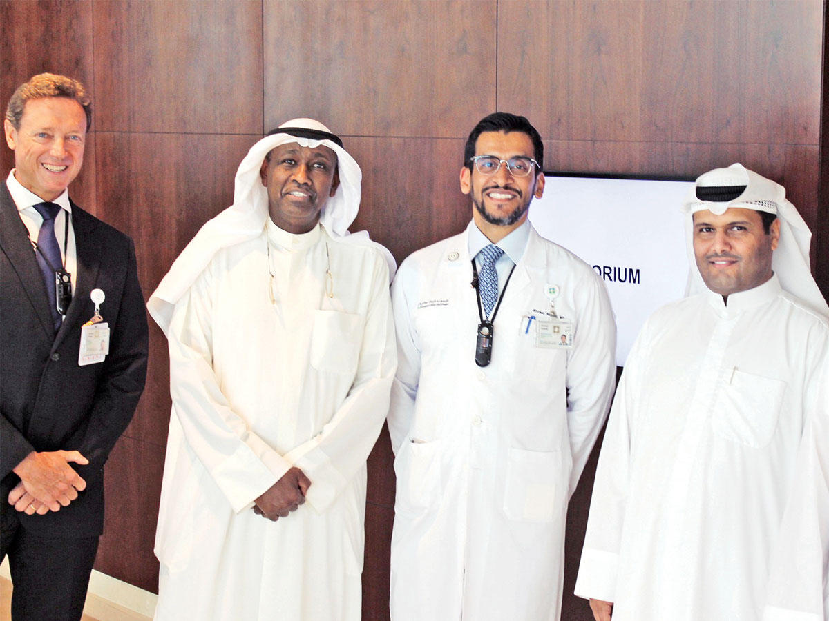 أمان متفقداً مستشفى «كليفلاند كلينيك أبوظبي»