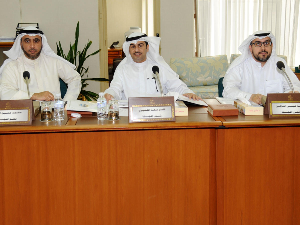 لجنة الأولويات في اجتماع سابق لها