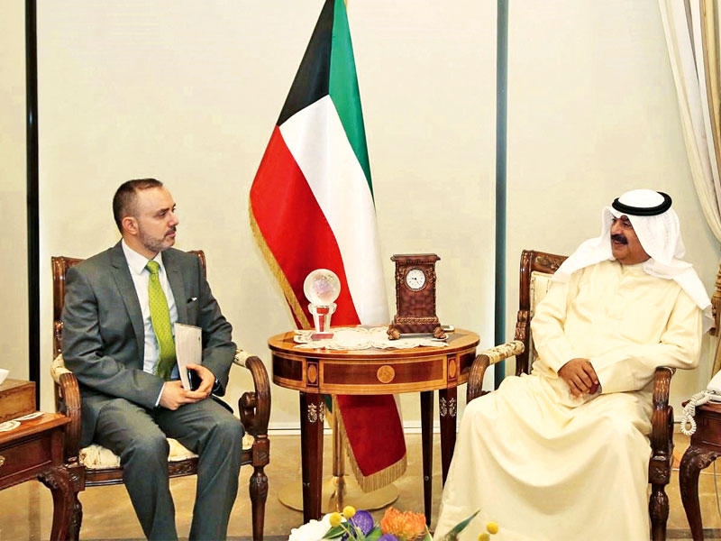 الجارالله خلال استقباله سفير فرنسا أمس