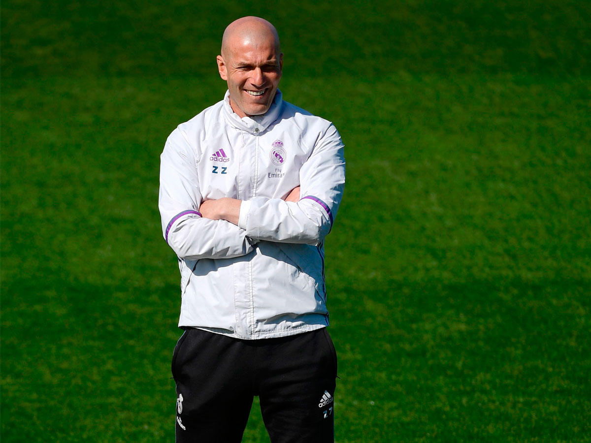 المدير الفني لريال مدريد الإسباني الفرنسي زين الدين زيدان