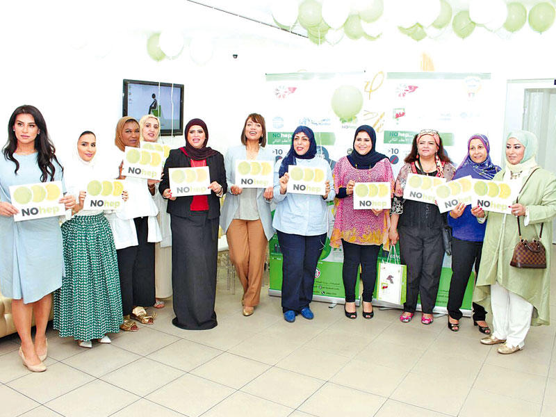 جانب من المشاركات في حملة التوعية