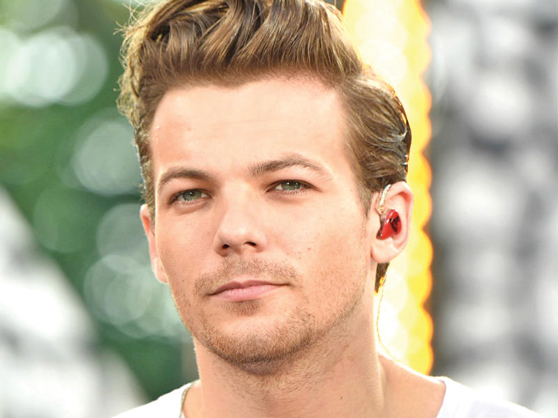 الفنان لويس توملينسون