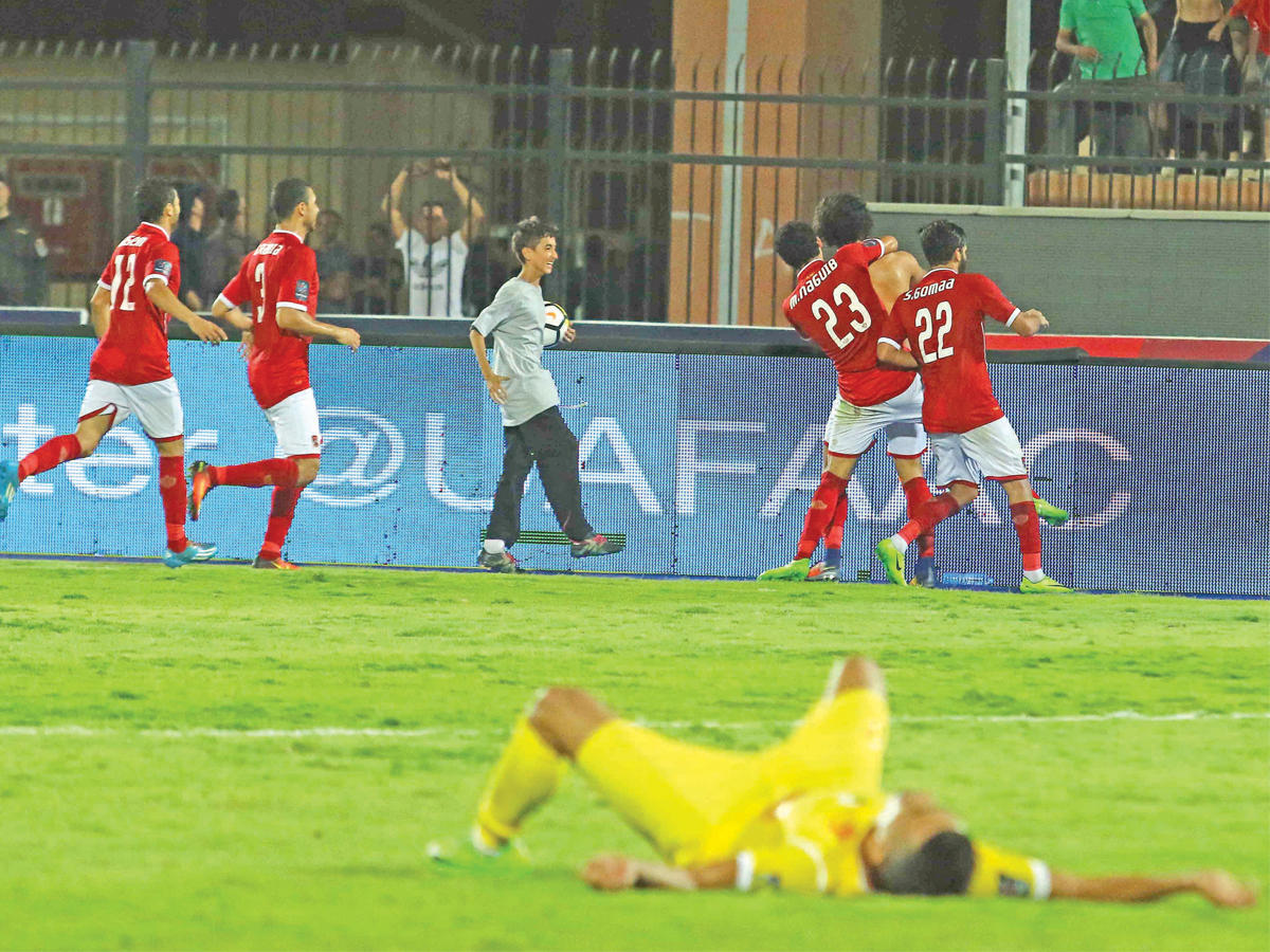 فرحة لاعبي الأهلي بالفوز وخيبة أمل نصر حسين داي