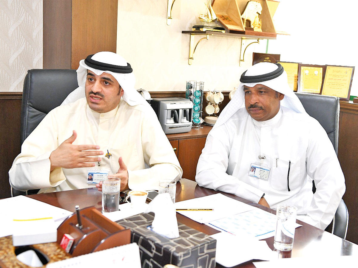 الحمدان والمكيمي خلال الاجتماع