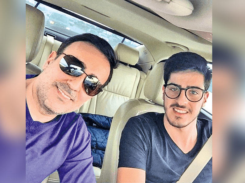 صابر الرباعي مع ابنه إسلام