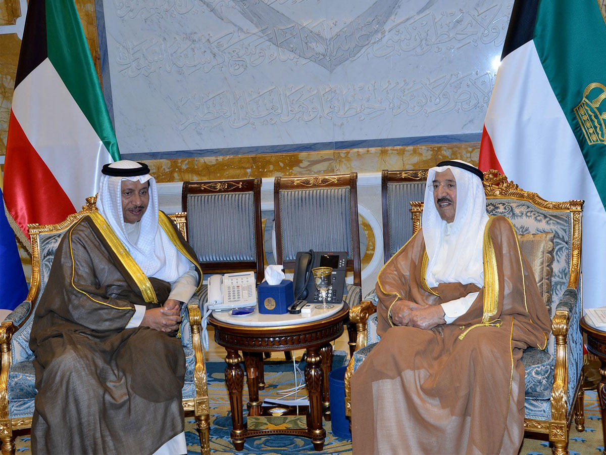 سمو الأمير مستقبلاً رئيس مجلس الوزراء أمس