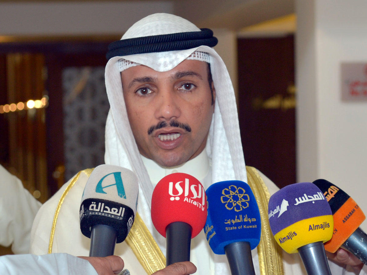 الغانم متحدثاً إلى الصحافيين أمس