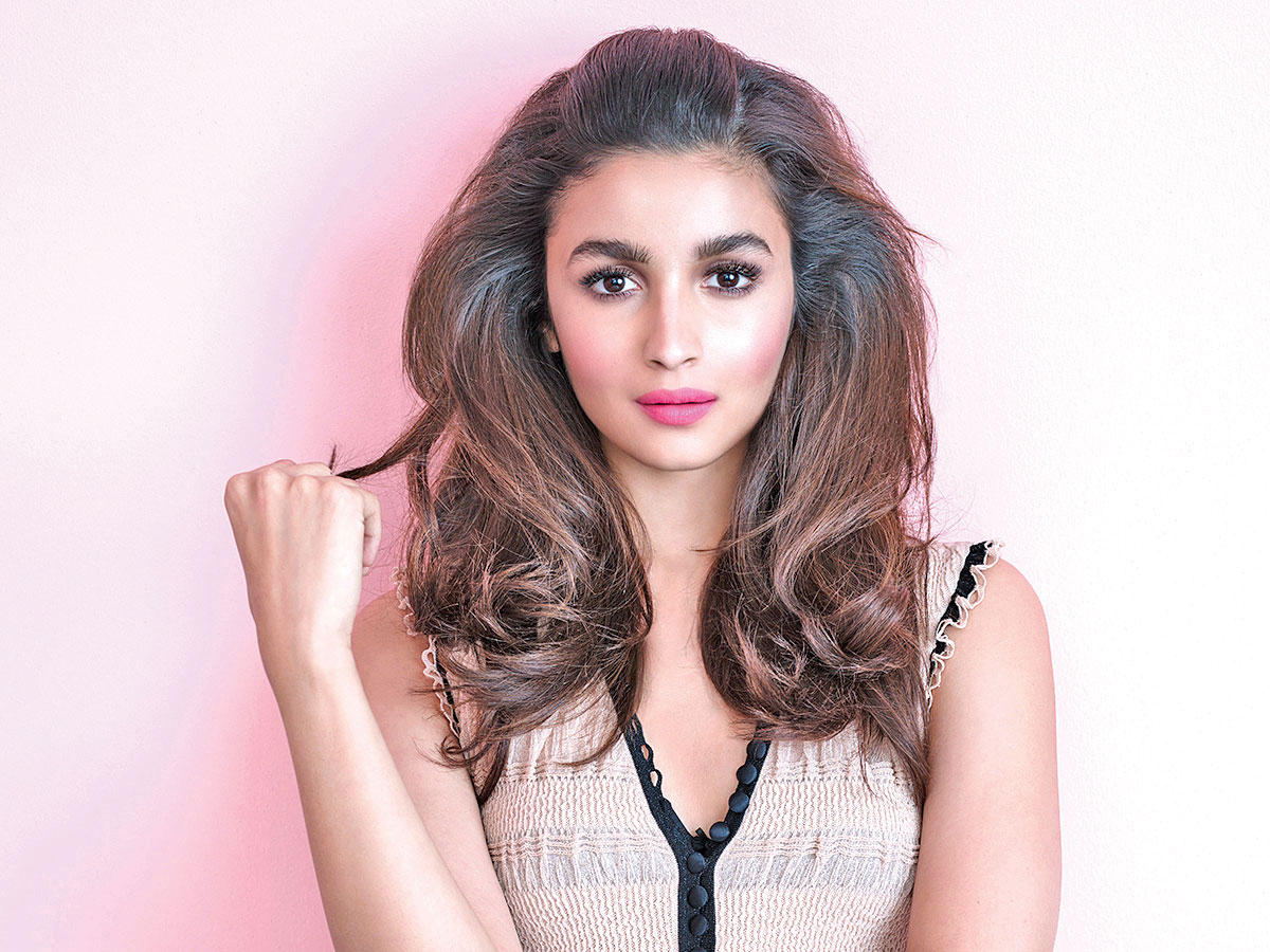 الممثلة الهندية عليا بهات