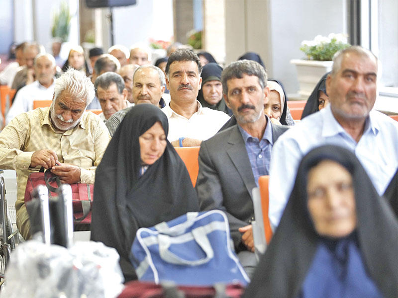 حجاج إيرانيون ينتظرون في مطار الخميني قبل توجههم إلى السعودية (ارنا) 