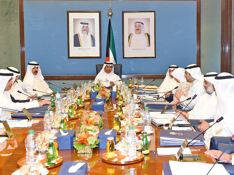 المبارك مترئساً اجتماع مجلس الوزراء أمس