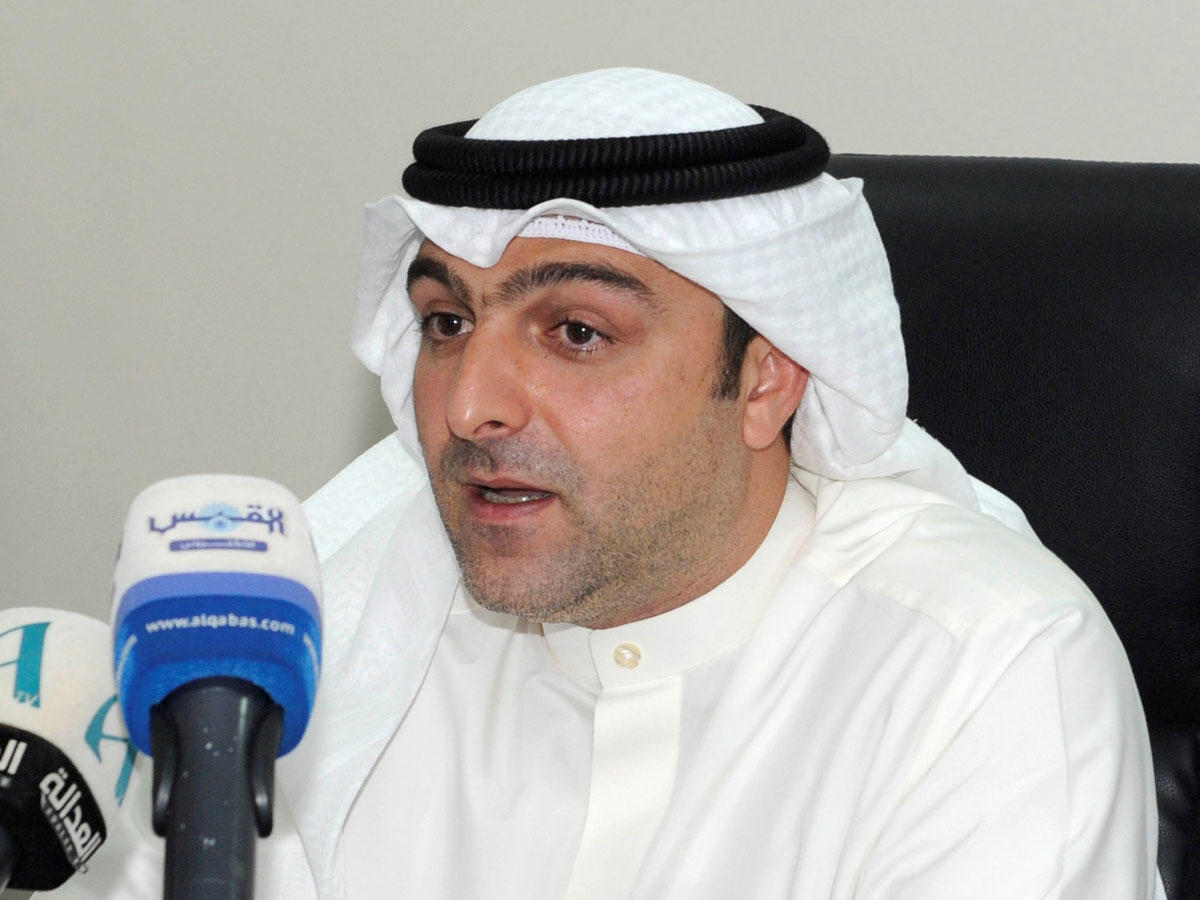 وزير الدولة لشؤون الإسكان، وزير الدولة لشؤون الخدمات، وزير التجارة والصناعة بالإنابة ياسر أبل