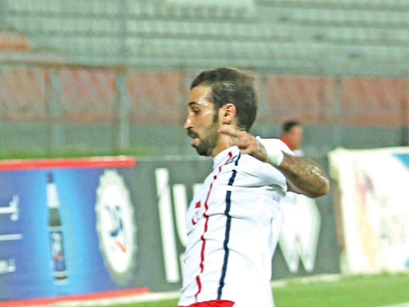 لاعب الكويت شاهين الخميس