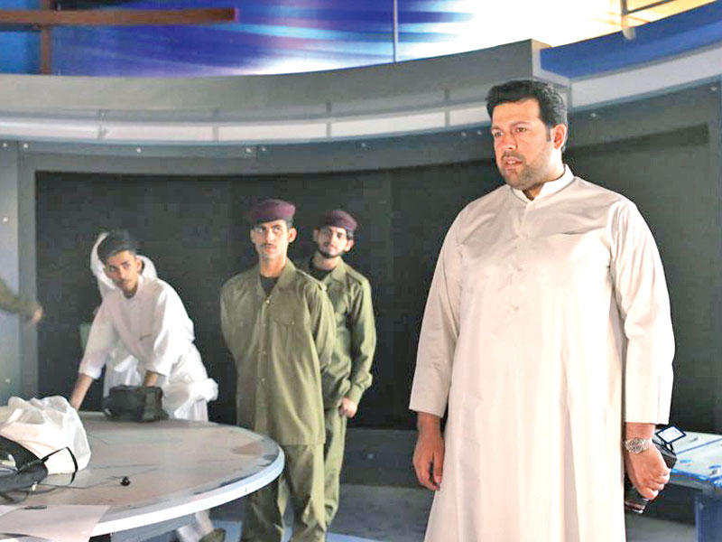 علي حسن أثناء تصوير فيلم «سنة 90»