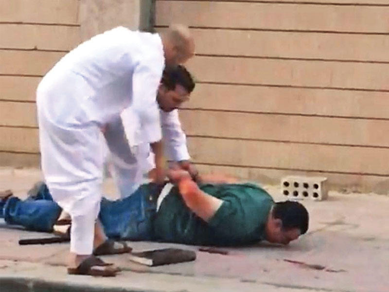 القاتل أثناء القبض عليه