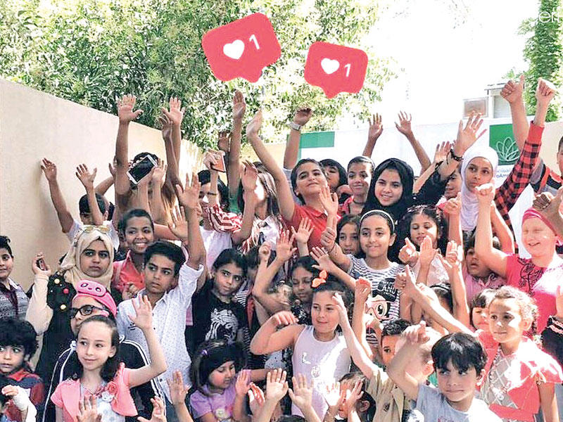 حلا الترك مع أطفال المركز