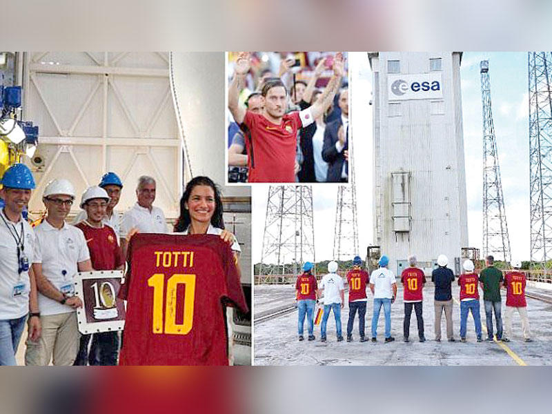 قميص فرانشيسكو توتي قبل إرساله إلى الفضاء